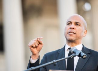 ABD’nin ilk vegan senatörü Cory Booker’ın başkanlık yarışında hayvan deneylerini yasaklama vaadi