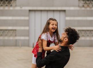 Vegan baba kızı için bitkisel süt mücadelesini kazandı