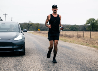 Vegan ultra mesafe koşucusu Tesla’yı geride bıraktı