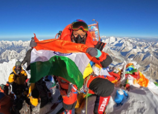 Önyargıları yıkmak: 26 yaşındaki dağcı, Everest Dağı zirvesine çıkan ilk vegan Hintli kadın oldu